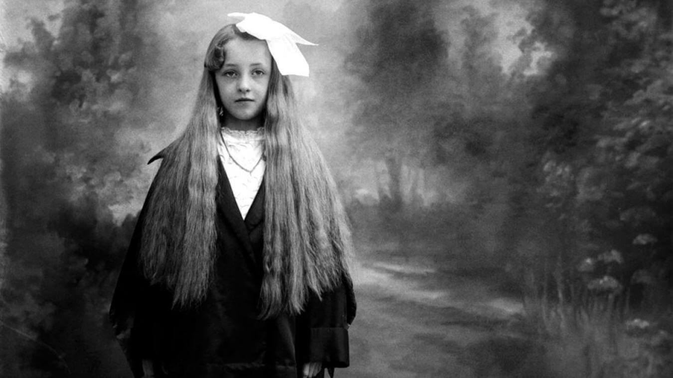 Photographie d'une jeune fille prise par Norbert Ghisoland