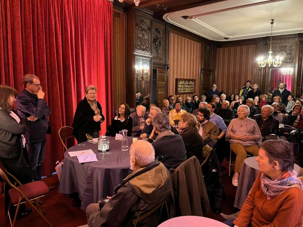 Photo de remise du Prix Plisnier 2023 à Annie Préaux