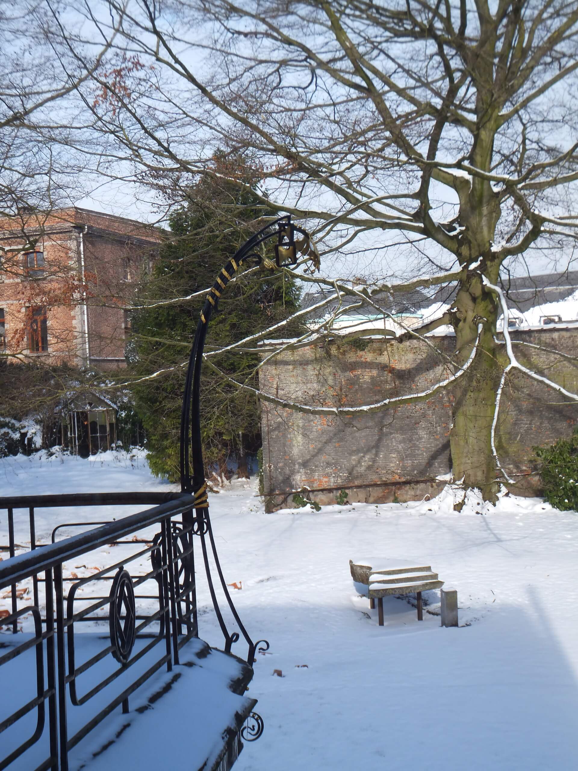 Maison Losseau jardin sous la neige